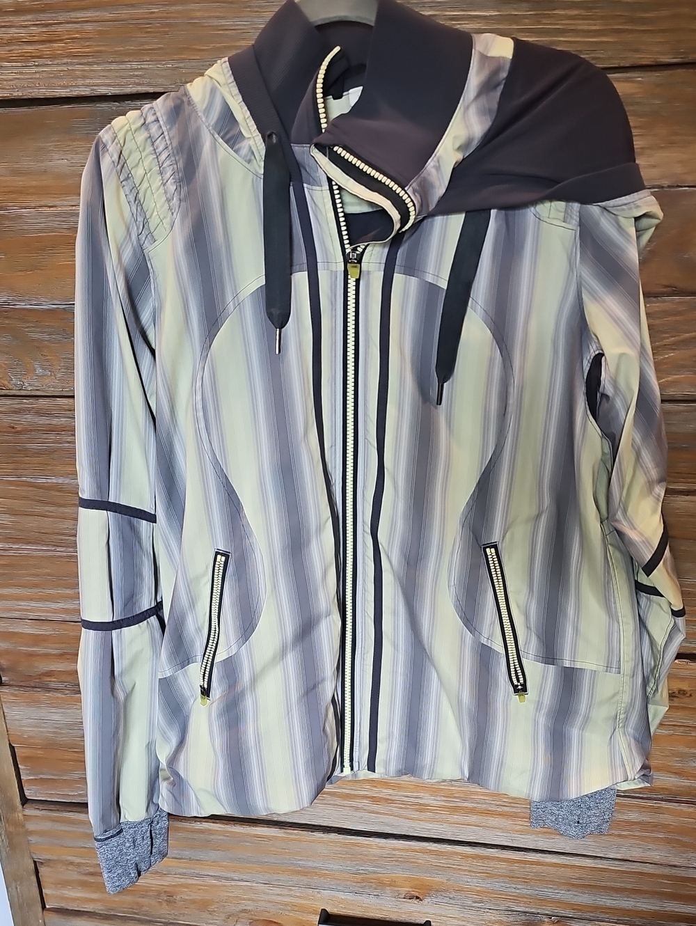 lululemon Hooded Zip rain Jacket - Light Green & gray